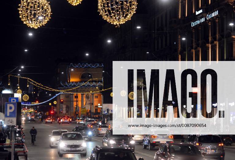 Illuminations and traffic in Corso Buenos Aires (Maurizio Maule, Milan - 2018-11-27) p.s. la foto e utilizzabile nel rispetto del contesto in cui e stata scattata, e senza intento diffamatorio del decoro delle persone rappresentate