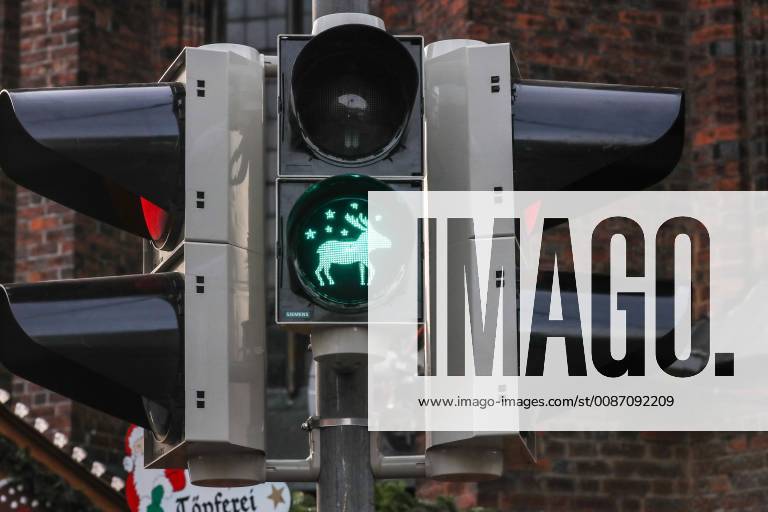 Hannover, Weihnachtsmarkt die Fußgänger Ampeln zum Weihnachtsmarkt an der Marktkirche, haben dieses Jahr ein Rentier als Ampelmännchen für grün, .