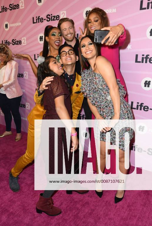 Entertainment Bilder der Woche KW48 27 November 2018 - Hollywood, California - Shanica Knowles, Gavin Stenhouse, Tyra Banks, Hank Chen, Allison Fernandez, Francia Raisa. Life Size 2 Los Angeles Premiere held at The Hollywood Roosevelt . Photo Credit: Birdie Thompson AdMedia 232780 2018-11-27 CA Hollywood Etats-Unis