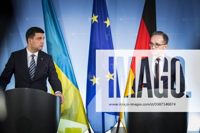 Bundesaussenminister Heiko Maas (R), SPD, und der Ministerpraesident der Ukraine Wolodymyr Hroisman (L), aufgenommen im Rahmen einer Pressekonferenz in Berlin, 29.11.2018. Berlin Germany