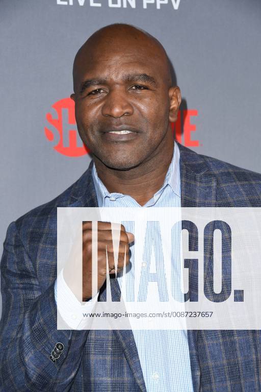 Los Angeles, California - Evander Holyfield. Heavyweight Championship Of The World Wilder vs. Fury held at The Staples Center. Photo Credit: Birdie Thompson AdMedia 232937 2018-12-01 CA Los Angeles Etats-Unis