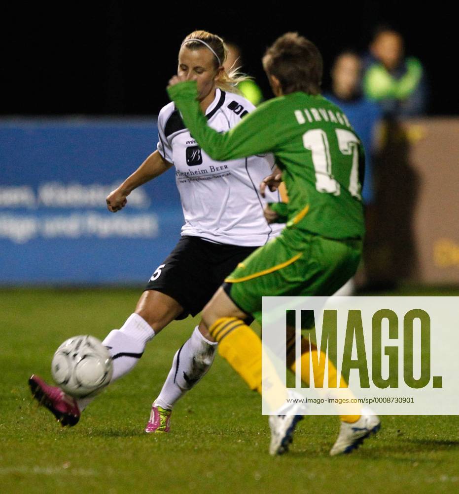 FUSSBALL - UEFA CL Damen, Neulengbach vs Almaty NEULENGBACH,AUSTRIA,05.OKT.11 - FUSSBALL, FRAUENFUSSBALL - UEFA Champions League, NOE SV Neulengbach vs CSHVSM Kairat Almaty. Bild zeigt Daniela Tasch (Neulengbach) und Irina Birvagen (Almaty).