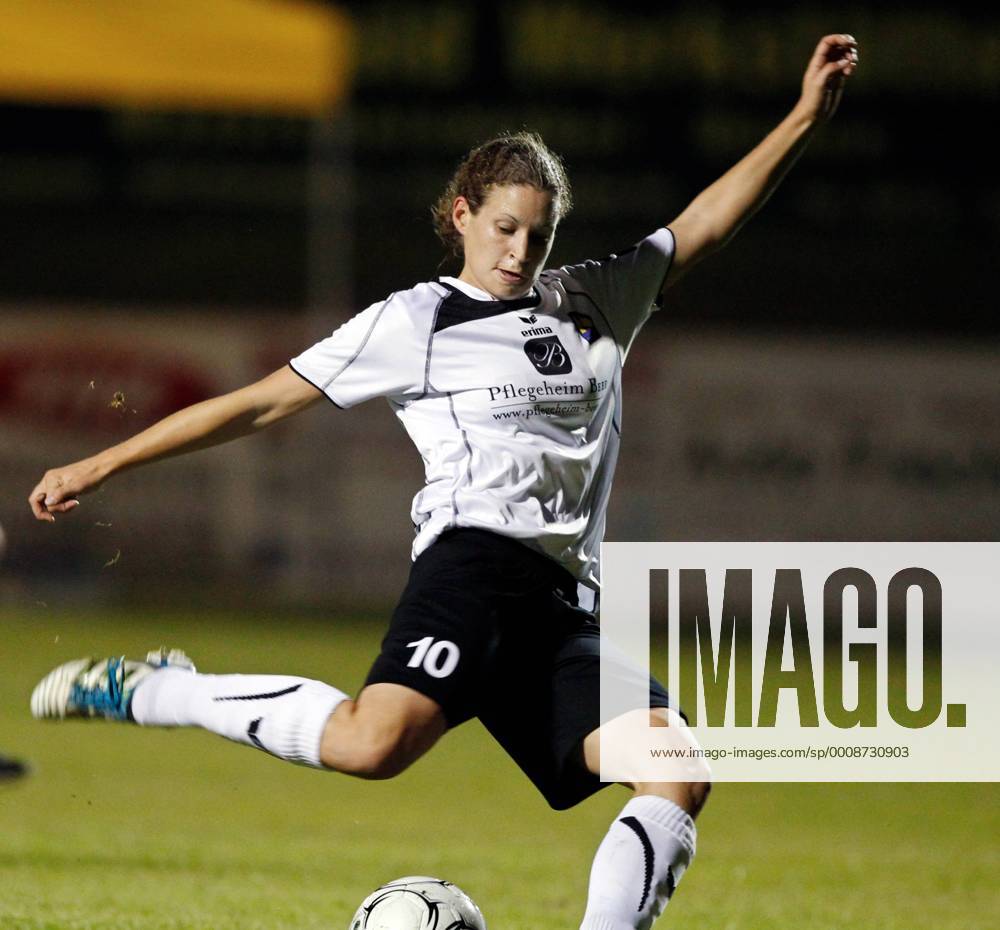 FUSSBALL - UEFA CL Damen, Neulengbach vs Almaty NEULENGBACH,AUSTRIA,05.OKT.11 - FUSSBALL, FRAUENFUSSBALL - UEFA Champions League, NOE SV Neulengbach vs CSHVSM Kairat Almaty. Bild zeigt Nina Burger (Neulengbach).