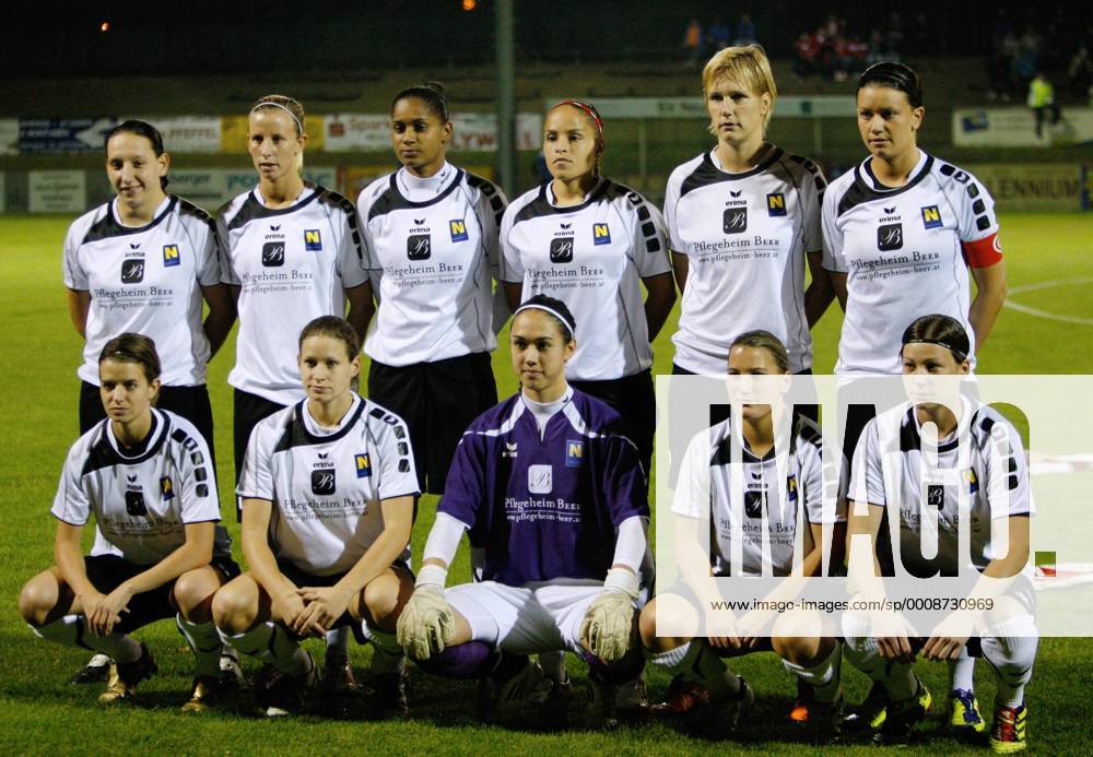 FUSSBALL - UEFA CL Damen, Neulengbach vs Almaty NEULENGBACH,AUSTRIA,05.OKT.11 - FUSSBALL, FRAUENFUSSBALL - UEFA Champions League, NOE SV Neulengbach. Bild zeigt die Mannschaft von Neulengbach mit Natascha Celouch, Daniela Tasch, Giovana Perpetuo Dos Santos Floriano, Monica Hickmann Alves, Maria Gstöttner und Kathrin Entner (hinten); Alexandra Biroova, Nina Burger, Manuela Zinsberger, Romina Bell und Ines Ruiss (vorne Neulengbach). Keywords: Mannschaftsfoto.