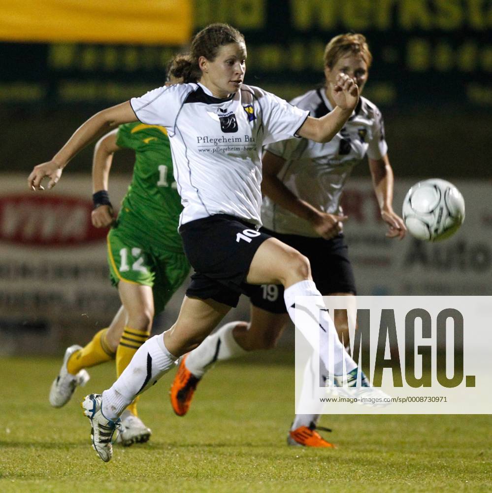 FUSSBALL - UEFA CL Damen, Neulengbach vs Almaty NEULENGBACH,AUSTRIA,05.OKT.11 - FUSSBALL, FRAUENFUSSBALL - UEFA Champions League, NOE SV Neulengbach vs CSHVSM Kairat Almaty. Bild zeigt Nina Burger (Neulengbach).
