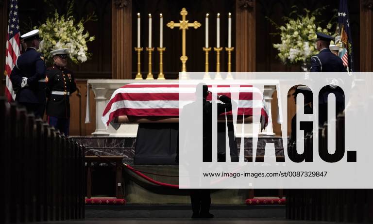 People pay their respects as the flag-draped casket of former President George H.W. Bush lies in repose at St. Martin s Episcopal Church Wednesday,, December 5, 2018, at Ellington Field in Houston, Texas. Pool photo by David J. Phillip WAX20181205622 DAVIDxJ.xPHILLIPS