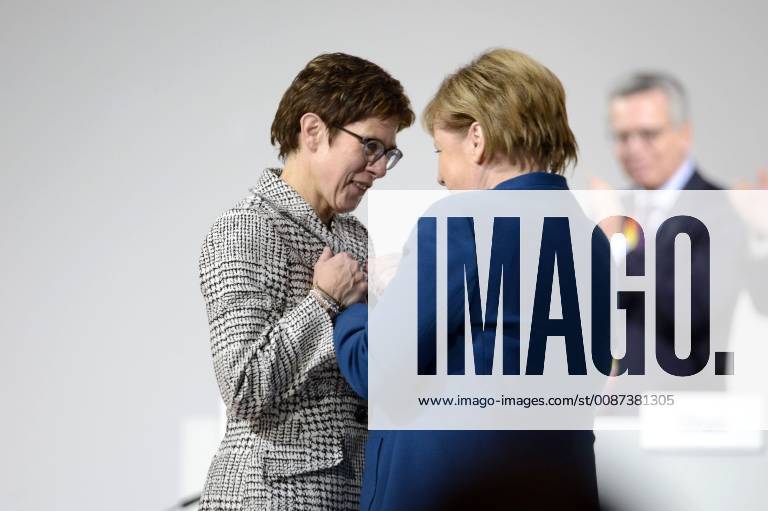 KW49 Annegret Kramp-Karrenbauer und Angela Merkel auf dem 31. Parteitag der CDU in der Hamburger Messe. Hamburg
