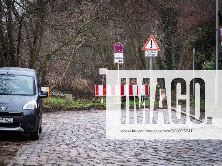 Berlin Reinickendorf OT Lübars; Alter Bernauer Heerweg; es gibt Pläne, die beidseitige Sackgasse zu öffnen als Verbindung zwischen Pankow und Reinickendorf Berlin