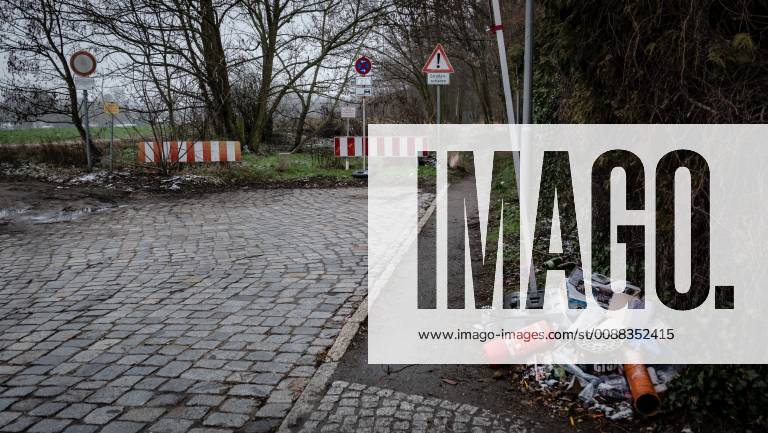 Berlin Reinickendorf OT Lübars; Alter Bernauer Heerweg; es gibt Pläne, die beidseitige Sackgasse zu öffnen als Verbindung zwischen Pankow und Reinickendorf Berlin
