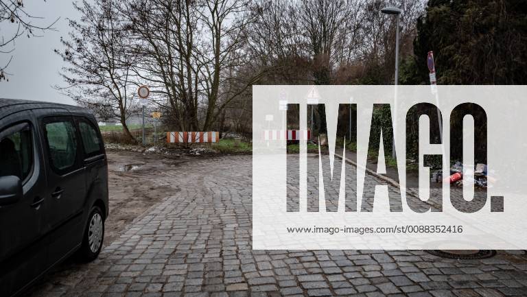 Berlin Reinickendorf OT Lübars; Alter Bernauer Heerweg; es gibt Pläne, die beidseitige Sackgasse zu öffnen als Verbindung zwischen Pankow und Reinickendorf Berlin