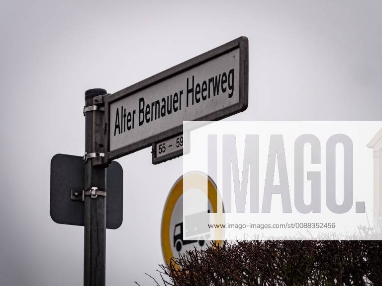 Berlin Reinickendorf OT Lübars; Alter Bernauer Heerweg; es gibt Pläne, die beidseitige Sackgasse zu öffnen als Verbindung zwischen Pankow und Reinickendorf Berlin
