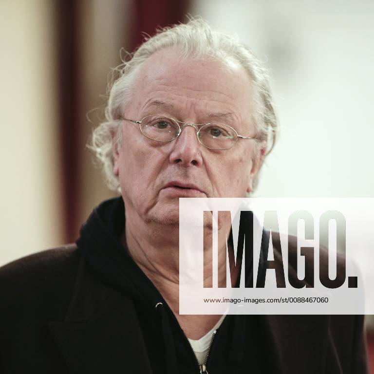 Berlin, Deutschland - Pressekonferenz mit Frank Castorf zu seinem neuen Theaterstueck Galileo Galilei. Das Theater und die Pest. Von und nach Bertolt Brecht. Premiere am 19. Januar 2019 im Berliner Ensemble. Foto: Theaterregisseur Frank Castorf, anlaesslich einer Pressekonferenz im Berliner Ensemble.