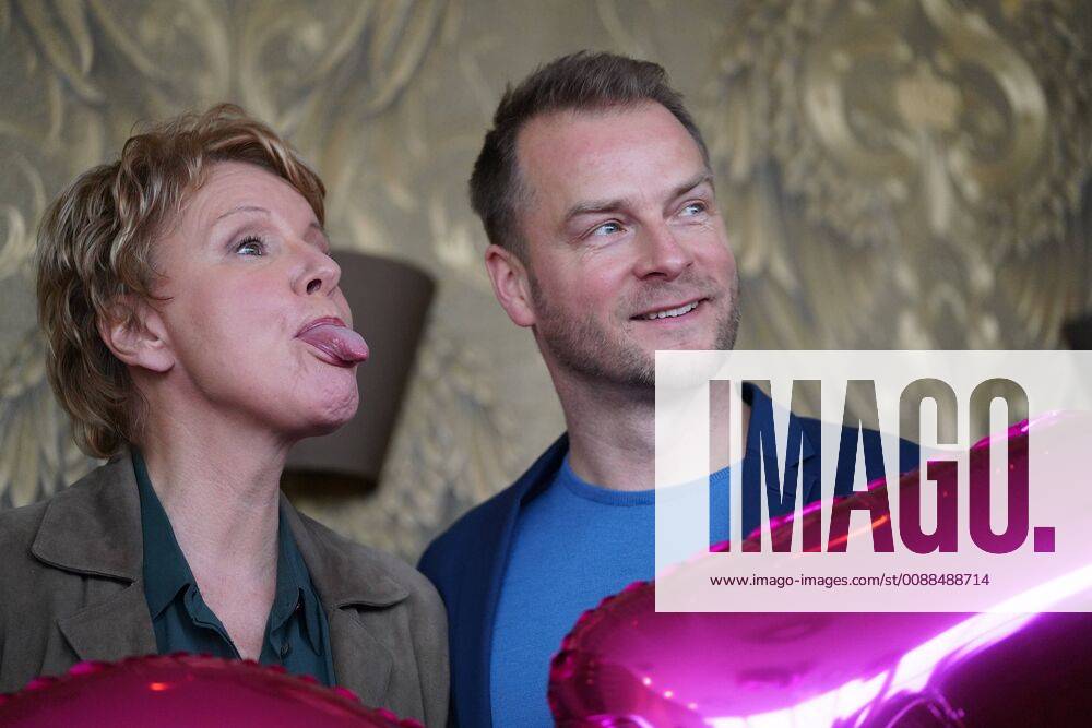 GER, Pressefototermin ZDF 25. Film Krimireihe Marie Brand, und das Spiel mit dem Glueck 15. 01.2019, Hotel im Wasserturm, Kaygasse 2, Koeln, GER, Pressefototermin ZDF 25. Film Krimireihe Marie Brand, und das Spiel mit dem Glueck , im Bild picture shows: Hinnerk Schönemann Schoenemann Schauspieler und Assistent von Marie Brand, Mariele Millowitsch Schauspielerin und Hauptdarstellerin in der Serie Marie Brand ,