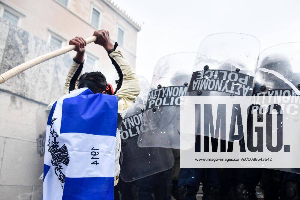 Athens, Greece - Demonstrators clash with riot police during a rally outside of the Greek parliament.. Thousands Greeks protest against Macedonia name deal at Syntagma square in central Athens. Athens Greece - ZUMAe114 20190120_zaa_e114_012