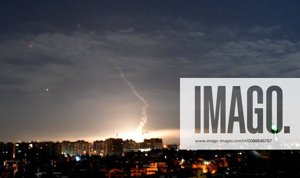 (190121) -- DAMASCUS, Jan. 21, 2019 -- Syria s air defense missile, responding to a missile strike, is seen in the sky over Damascus, capital of Syria, on Jan.21, 2019. The Syrian air defenses responded to heavy Israeli strikes early Monday, destroying most of the missiles before they reached their targets, the Syrian state TV reported. ) SYRIA-DAMASCUS-MISSILE AmmarxSafarjalani