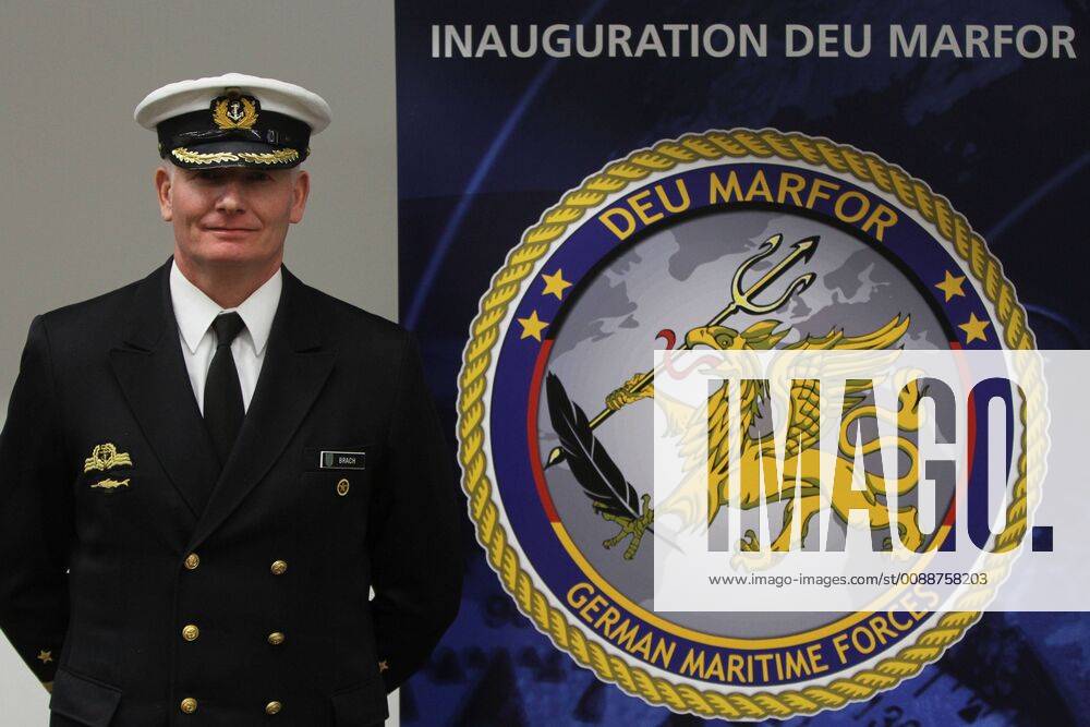 KW04 Vor-Ort-Pressetermin am Mittwoch (23.01.2019) bei Marinekommando in der Hansestadt Rostock zur Aufstellung des German Maritime Forces Staff (DEU MARFOR). Das derzeit im Bau befindliche Führungszentrum Marine umfasst mit DEU MARFOR erstmals einen nationalen Stab mit internationalem Anteil, der maritime Operationen an der Nordflanke der NATO planen und führen kann. Dieser nationale Einsatzstab kann zu einem deutlich größeren internationalen Führungsstab aufwachsen und wird dann zum Baltic Maritime Component Command (BMCC). Dies kann der NATO als maritimes Führungskommando für Operationen an der Nordflanke des Bündnisses, aber auch in anderen Regionen, zum Zwecke der Landes- und Bündnisverteidigung angeboten werden. Im Bild der Chef des Stabes DEU MARFOR, Kapitän zur See Guido Brach (49)