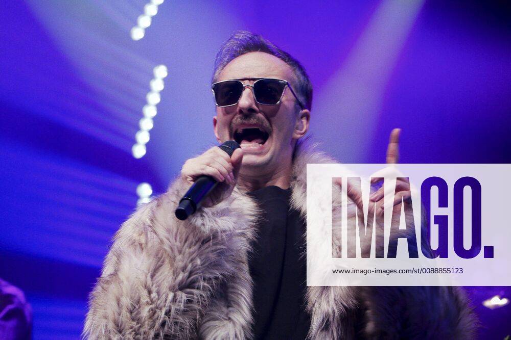 TV Moderator Jan Böhmermann und sein Rundfunk Tanzorchester Ehrenfeld beim Konzert am 25.01.2019 im Haus Auensee Leipzig