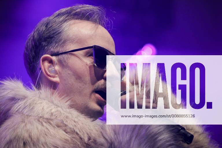TV Moderator Jan Böhmermann und sein Rundfunk Tanzorchester Ehrenfeld beim Konzert am 25.01.2019 im Haus Auensee Leipzig