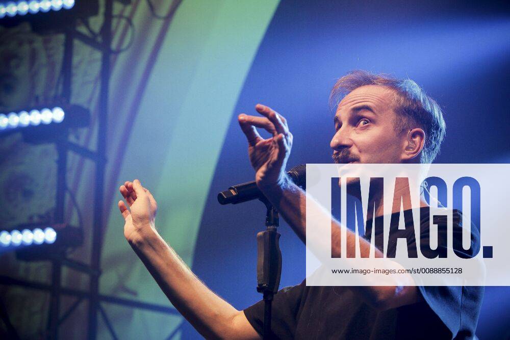 TV Moderator Jan Böhmermann und sein Rundfunk Tanzorchester Ehrenfeld beim Konzert am 25.01.2019 im Haus Auensee Leipzig