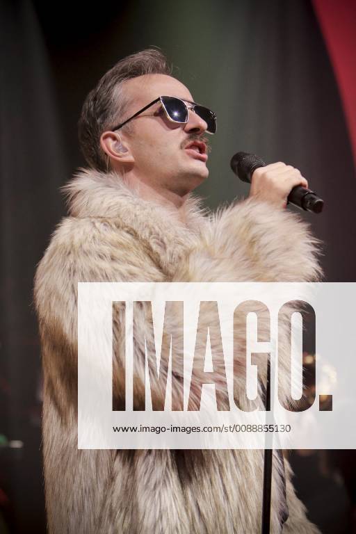 TV Moderator Jan Böhmermann und sein Rundfunk Tanzorchester Ehrenfeld beim Konzert am 25.01.2019 im Haus Auensee Leipzig