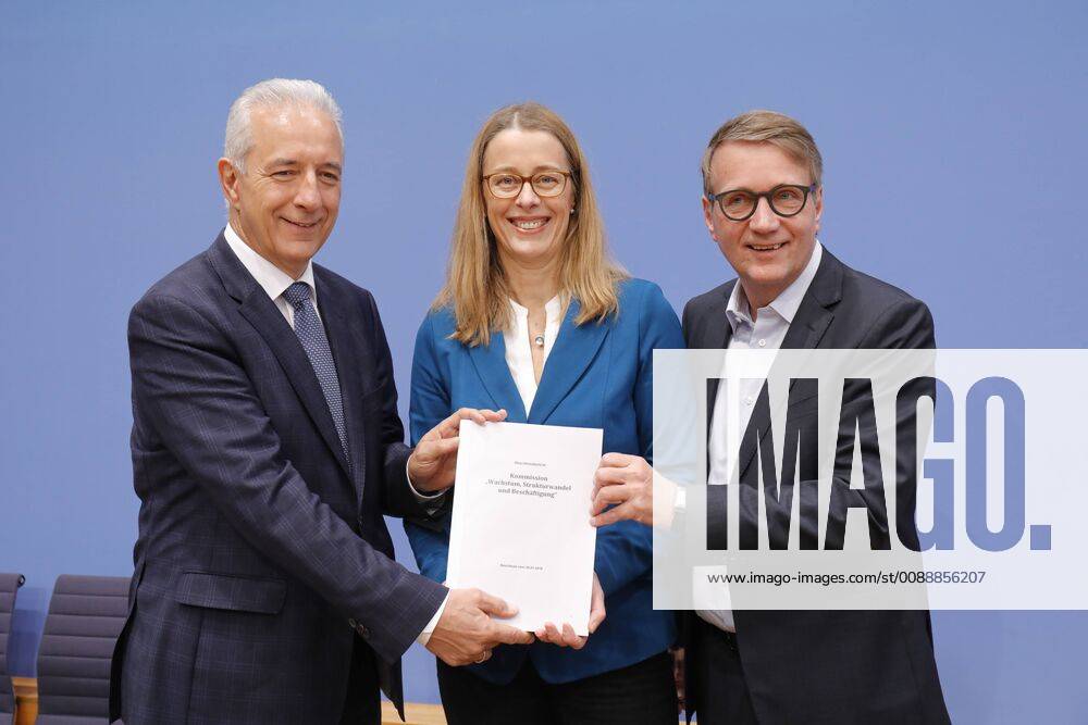 Stanislaw Tillich, Vorsitzender der Kohlekommission, Prof. Barbara Praetorius, Vorsitzender der Kohlekommission, Ronald Pofalla, Vorsitzender der Kohlekommission, Deutschland, Berlin, Bundespressekonferenz, Thema: Abschlussbericht der Kommission Wachstum, Strukturwandel und Beschäftigung (Kohlekommission)