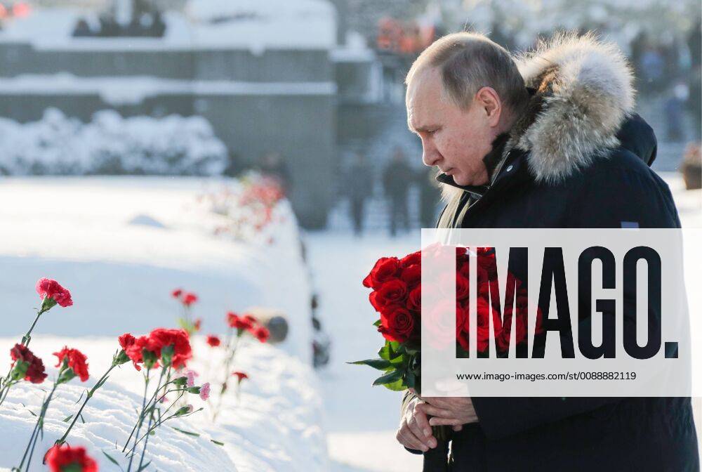 Russia s President Vladimir Putin lays flowers at St Petersburg s Piskaryovskoye Memorial Cemetery to mark the 75th anniversary of the lifting of the WWII Siege of Leningrad. Mikhail Metzel TASS TS09F2DB