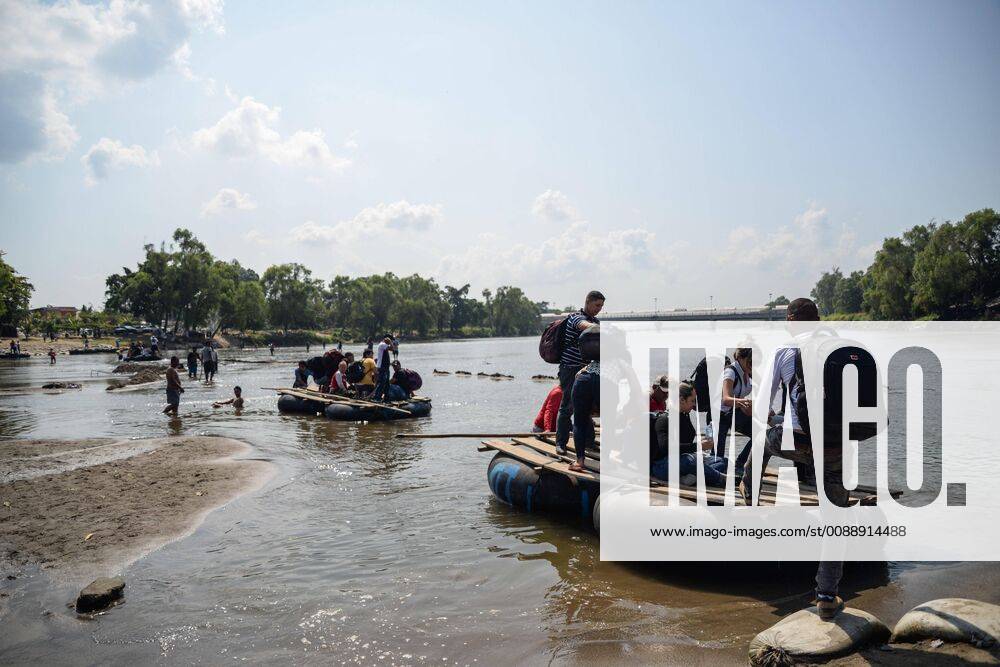 Hondurans cross the Suchiate River, in Ciudad Hidalgo, Mexico, 28 January 2019, willing to start their itinerary across the country in order to head to the United States tomorrow. Migrant caravan waits to start Mexico route heading to the US border !ACHTUNG: NUR REDAKTIONELLE NUTZUNG!
