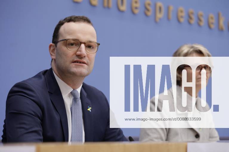 Bundesminister für Gesundheit Jens Spahn, Bundesministerin für Bildung und Forschung Anja Karliczek, Deutschland, Berlin, Bundespressekonferenz, Thema: Nationale Dekade gegen Krebs