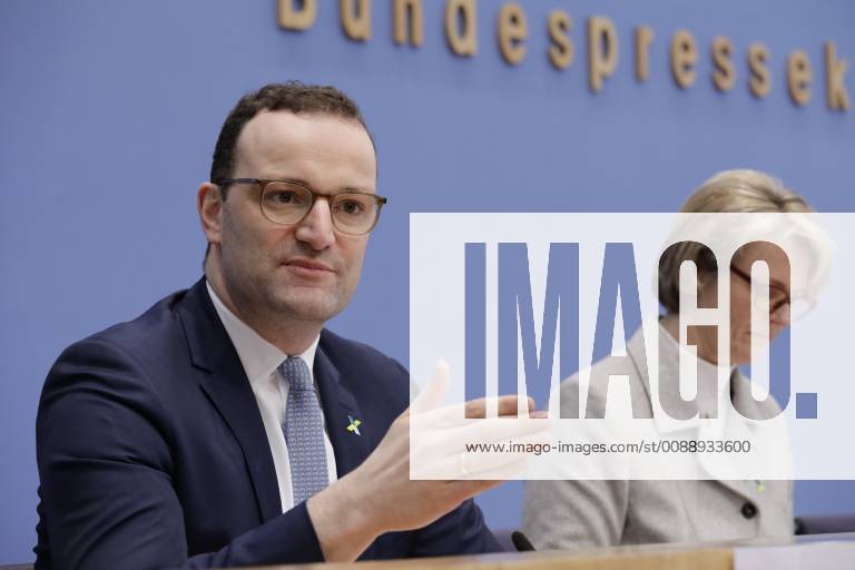 Bundesminister für Gesundheit Jens Spahn, Bundesministerin für Bildung und Forschung Anja Karliczek, Deutschland, Berlin, Bundespressekonferenz, Thema: Nationale Dekade gegen Krebs