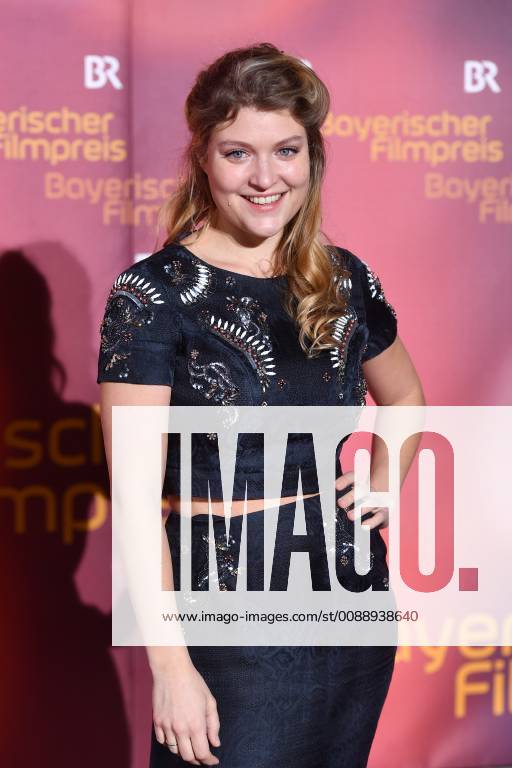 Lara MANDOKI (Schauspielerin), Einzelbild,angeschnittenes Einzelmotiv,Halbfigur,halbe Figur. Bayerischer Filmpreis 2018-Red Carpet,Roter Teppich,am 25.01.2019 im Prinzregententheater in Muenchen.