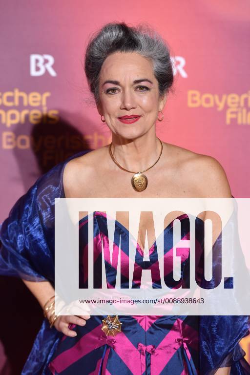 Irina Wanka (Schauspielerin), Einzelbild,angeschnittenes Einzelmotiv,Halbfigur,halbe Figur. Bayerischer Filmpreis 2018-Red Carpet,Roter Teppich,am 25.01.2019 im Prinzregententheater in Muenchen.