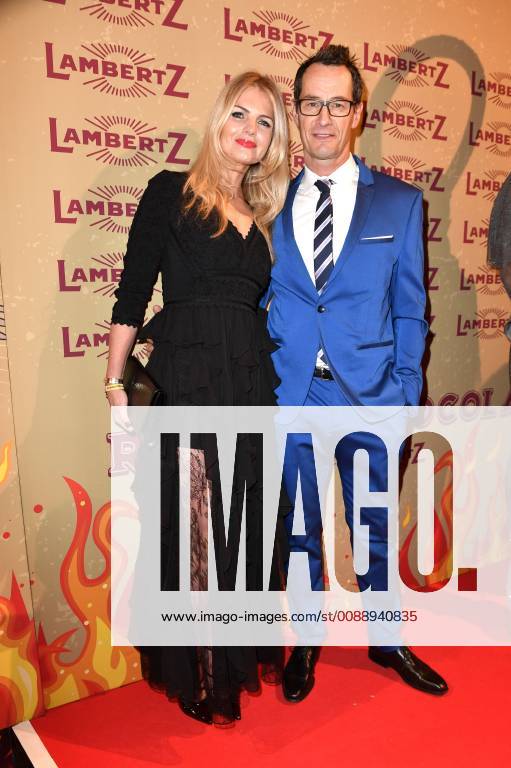 Sebastian Copeland mit Ehefrau Carolin Copeland bei der 21. Lambertz Monday Night 2019 im Alten Wartesaal. Köln