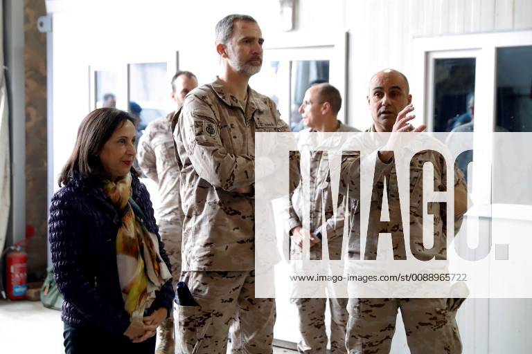 Spain s King Felipe VI (C) greets Spanish troopers accompanied by Spanish Defence Minister, Margarita Robles (L), during s visit to their military base in Baghdad on his 51st birthday, in Baghdad, Iraq, 30 January 2019. King Felipe VI has visited the Spanish troopers deployed in Baghdad for the military training of the Iraqi Army to fight against the so-called Islamic State. King Felipe VI visits Spanish troopers in Iraq !ACHTUNG: NUR REDAKTIONELLE NUTZUNG!