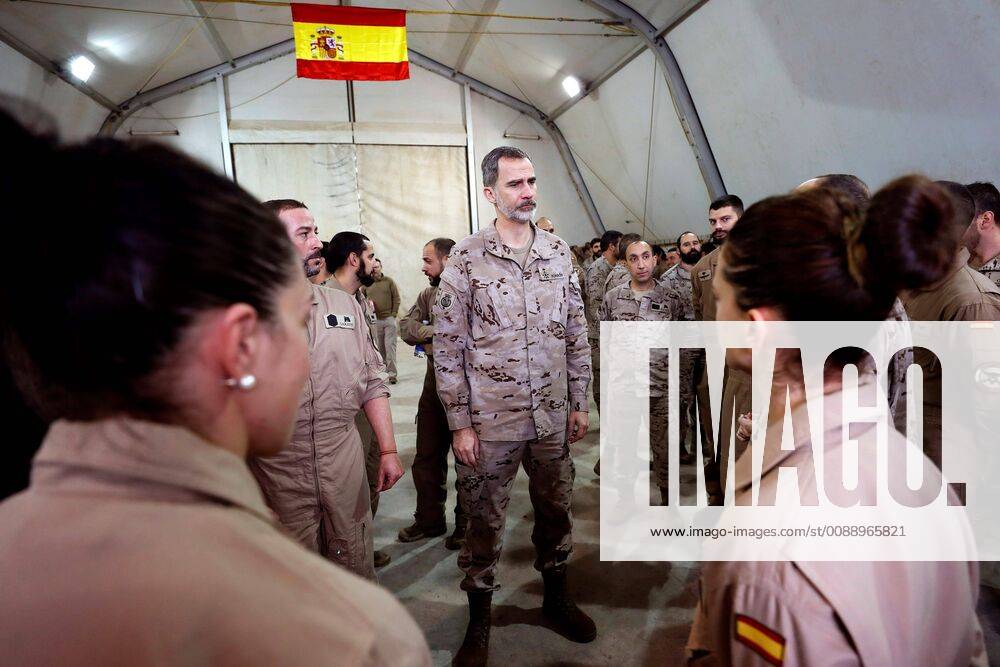Spain s King Felipe VI (C) greets Spanish troopers during his visit to their military base in Baghdad on his 51st birthday, in Baghdad, Iraq, 30 January 2019. King Felipe VI has visited the Spanish troopers deployed in Baghdad for the military training of the Iraqi Army to fight against the so-called Islamic State. King Felipe VI visits Spanish troopers in Iraq !ACHTUNG: NUR REDAKTIONELLE NUTZUNG!