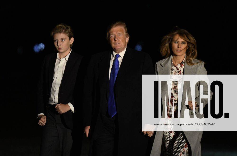 U.S. President Donald Trump, first lady Melania Trump and Barron Trump arrive back at the White House February 18, 2019, in Washington, DC. WAX20190218201 OLIVIERxDOULIERY
