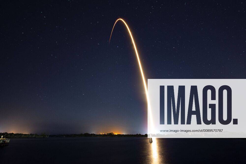 Cape Canaveral, FL, United States of America - Long exposure of the SpaceX Falcon 9 rocket carrying the Indonesian Nusantara Satu communications satellite, the Beresheet lunar lander for SpaceIL, and the S5 space surveillance satellite for the Air Force Research Laboratory, blasting off from Cape Canaveral Air Force Station February 21, 2019 in Cape Canaveral, Florida. Cape Canaveral United States of America - ZUMAp138 20190222_zaa_p138_001