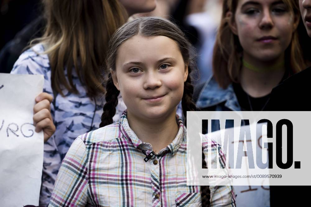 Paris, France February 22, 2019 - Protest by Youth for climate claiming for urgent measures to combat climate change - 16-year-old Swedish environmental activist Greta Thunberg DECROISSANCE ENERGETIQUE, MARCHE, MANIFESTATION, CLIMAT, ENVIRONNEMENT, YOUTH FOR CLIMATE, LES JEUNES POUR LE CLIMAT, PLANETE, SOCIETE, PREOCCUPATION ENVIRONNEMENTALE, GRETA THUNBERG, PORTRAIT