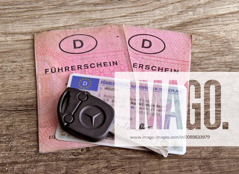 Führerscheine liegen auf dem Tisch, Neue EU-Verordnung Führerscheine, bis zum 19.Januar 2033 müssen alle Führerscheine in Europa in einheitliche Plastkkärtchen erneuert werden. 25.02.2019, Neue EU-Verordnung Führerscheine 25.02.2019, Neue EU-Verordnung Führerscheine