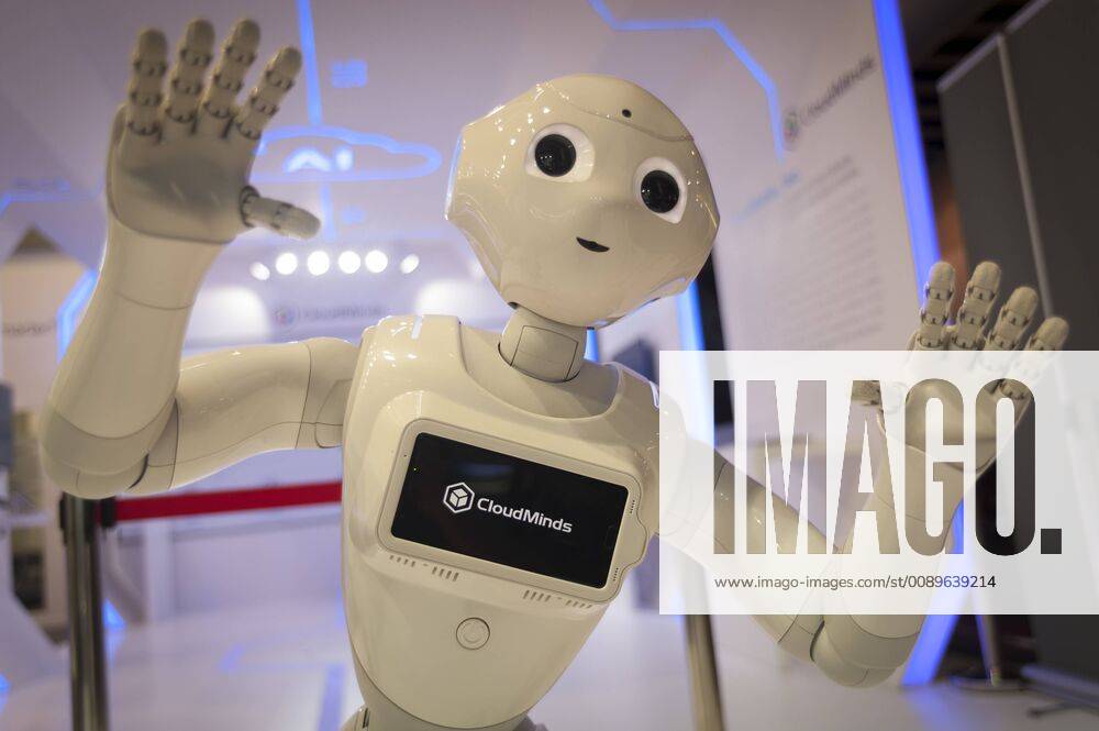 Barcelona, Catalonia, Spain - Barcelona, Spain, Monday, Feb. 25, 2019. A robot from the company Cloudminds interacts with the public during the Mobile World Congress. The mobile congress will revolve around intelligent connectivity and address hyperconnectivity, 5G, the internet of things, artificial intelligence (AI) and big data. Barcelona Spain - ZUMAn230 20190225_zaa_n230_291