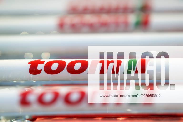 Freiburg Themenbild - Toom Baumarkt, Baustoffmarkt in Freiburg Themenbild - Toom Baumarkt, Baustoffmarkt in Freiburg Freiburg 24.02.2019 Einkaufswagen Toom, Werbeschild, Logo, Schriftzug, Reklame, Tag, Aussenaufnahme Featurebild, Symbolbild, Themenbild