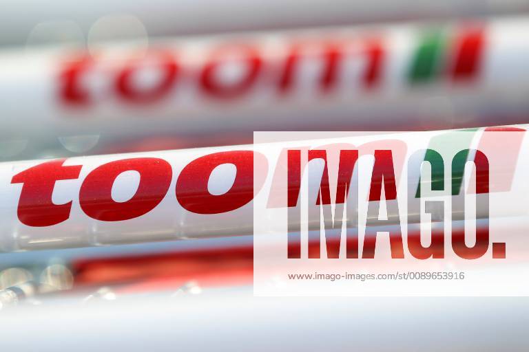 Freiburg Themenbild - Toom Baumarkt, Baustoffmarkt in Freiburg Themenbild - Toom Baumarkt, Baustoffmarkt in Freiburg Freiburg 24.02.2019 Einkaufswagen Toom, Werbeschild, Logo, Schriftzug, Reklame, Tag, Aussenaufnahme Featurebild, Symbolbild, Themenbild
