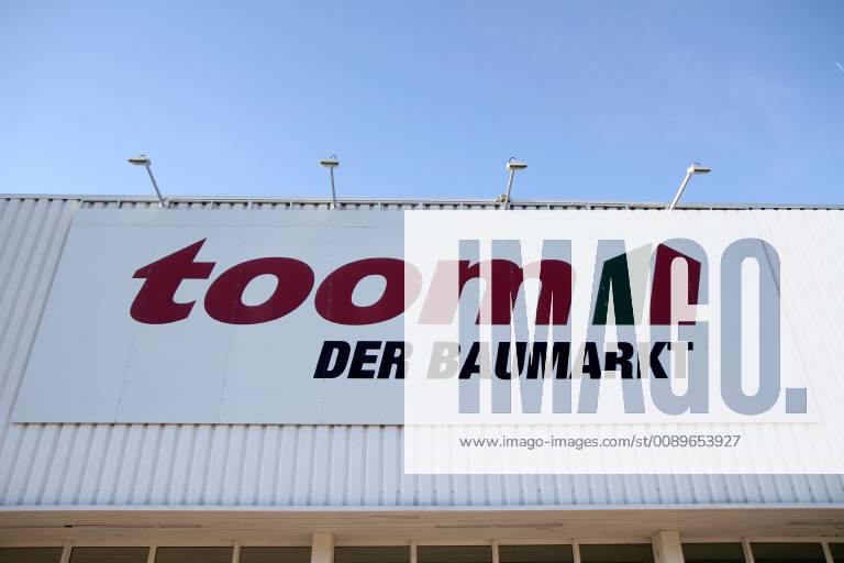 Freiburg Themenbild - Toom Baumarkt, Baustoffmarkt in Freiburg Themenbild - Toom Baumarkt, Baustoffmarkt in Freiburg Freiburg 24.02.2019 Toom, Werbeschild, Logo, Schriftzug, Reklame, Tag, Aussenaufnahme Featurebild, Symbolbild, Themenbild