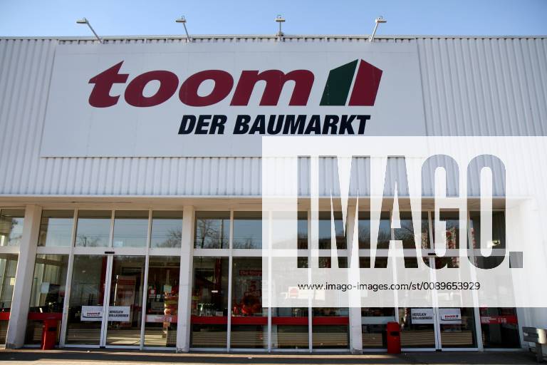 Freiburg Themenbild - Toom Baumarkt, Baustoffmarkt in Freiburg Themenbild - Toom Baumarkt, Baustoffmarkt in Freiburg Freiburg 24.02.2019 Toom, Werbeschild, Logo, Schriftzug, Reklame, Tag, Aussenaufnahme Featurebild, Symbolbild, Themenbild