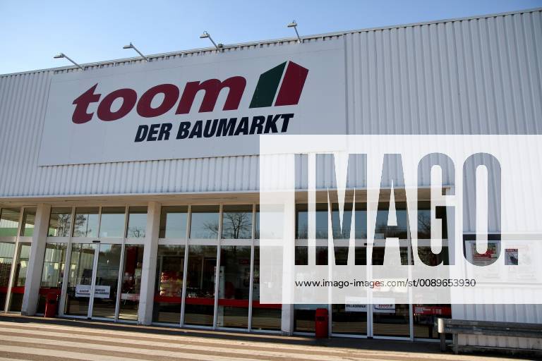Freiburg Themenbild - Toom Baumarkt, Baustoffmarkt in Freiburg Themenbild - Toom Baumarkt, Baustoffmarkt in Freiburg Freiburg 24.02.2019 Toom, Werbeschild, Logo, Schriftzug, Reklame, Tag, Aussenaufnahme Featurebild, Symbolbild, Themenbild