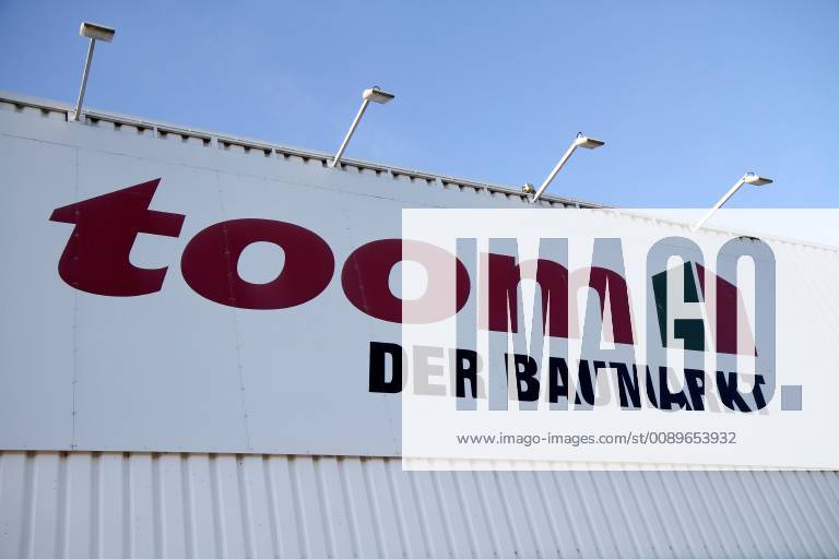 Freiburg Themenbild - Toom Baumarkt, Baustoffmarkt in Freiburg Themenbild - Toom Baumarkt, Baustoffmarkt in Freiburg Freiburg 24.02.2019 Toom, Werbeschild, Logo, Schriftzug, Reklame, Tag, Aussenaufnahme Featurebild, Symbolbild, Themenbild