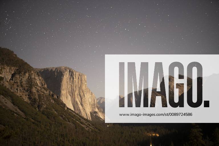 USA, California, Yosemite National Park, Tunnel View at night KKAF03070