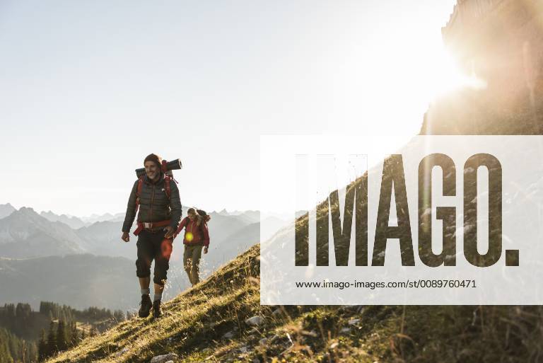 Couple hiking in the Austrian mountains model released Symbolfoto UUF15991