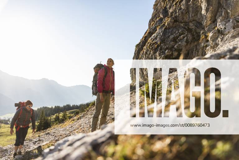 Couple hiking in the Austrian mountains model released Symbolfoto UUF15993