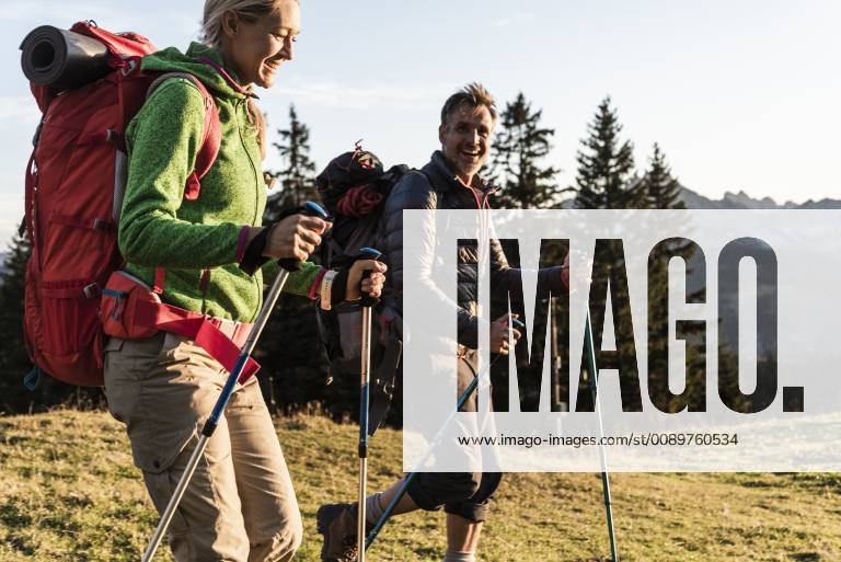 Couple hiking in the Austrian mountains model released Symbolfoto UUF16028