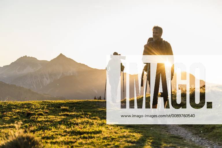 Couple hiking in the Austrian mountains model released Symbolfoto UUF16034